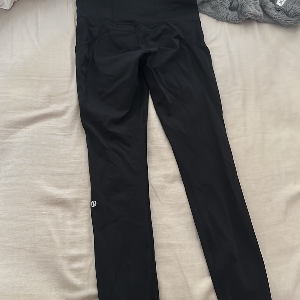 Lulu leggings with pockets size 6 gently used, unlimit HR tight 25”